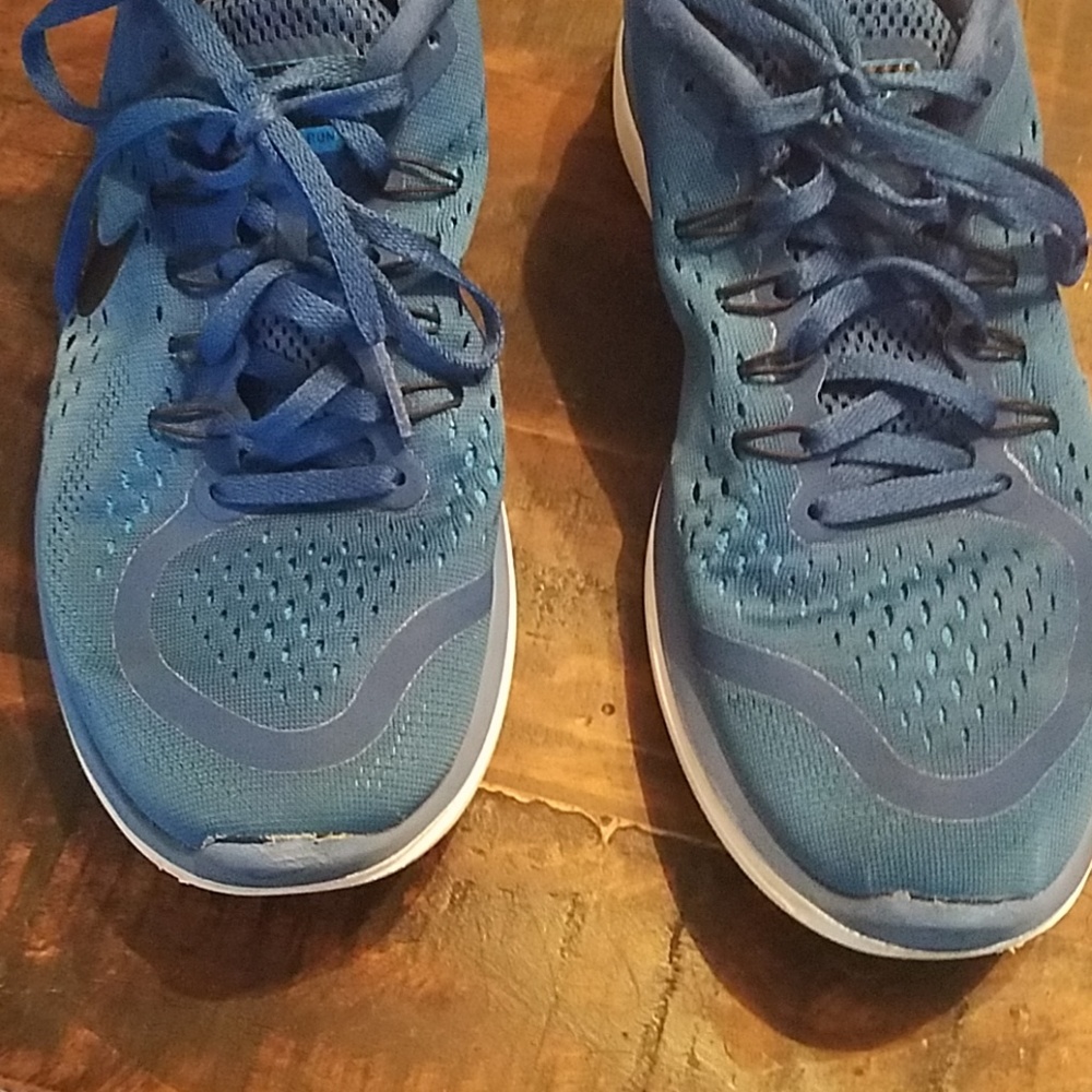 Nike Shoes - Picture 2 of 3